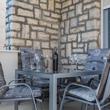 Royal Place Apartment *