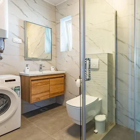 Royal Place Apartment Nin