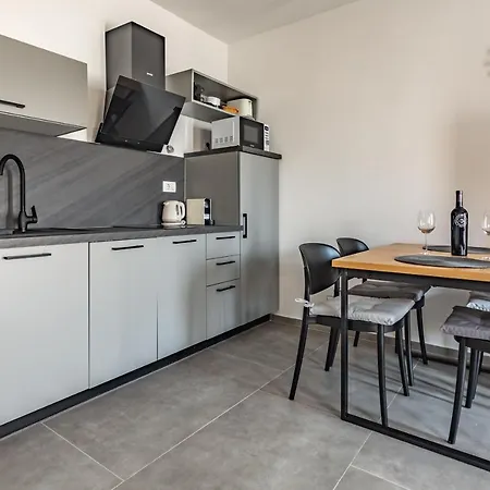 Royal Place Apartment