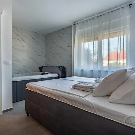Royal Place Apartment *