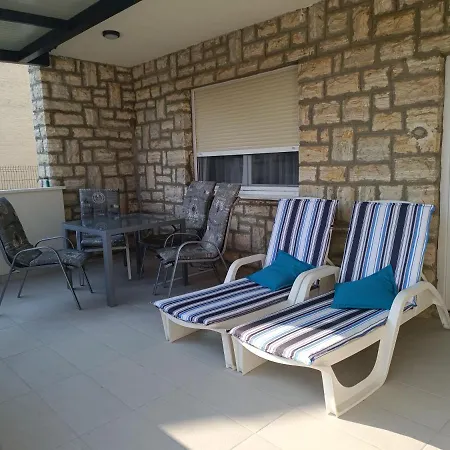 Royal Place Apartment Nin